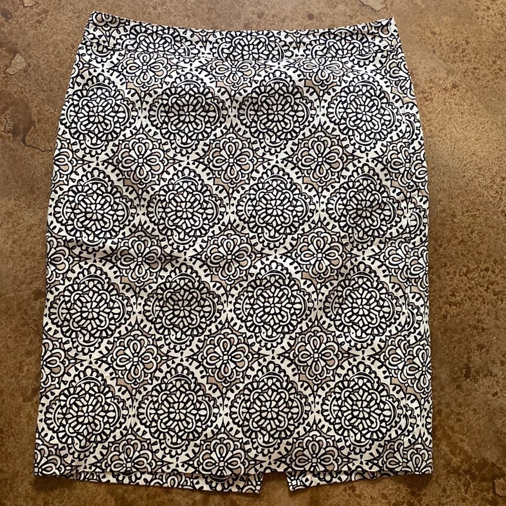 VAN Heusen Studio cream and black medallion print pencil skirt‎
